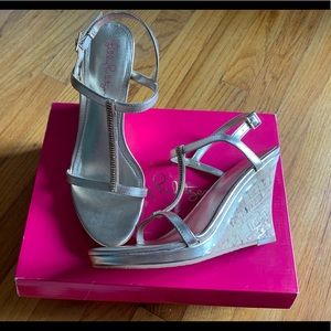 Beautiful new Lilly Maxine wedges size 8